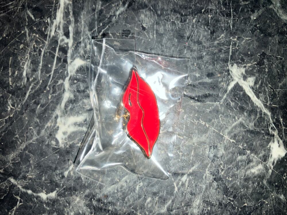 Avon Breast Cancer lips pin NIB